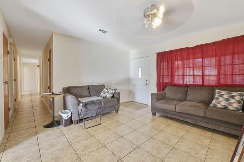 913 Banyan Dr, Lemoore, CA 93245 photo 4