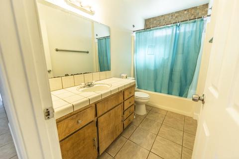 938 Murphy Dr, Lemoore, CA 93245 photo 11