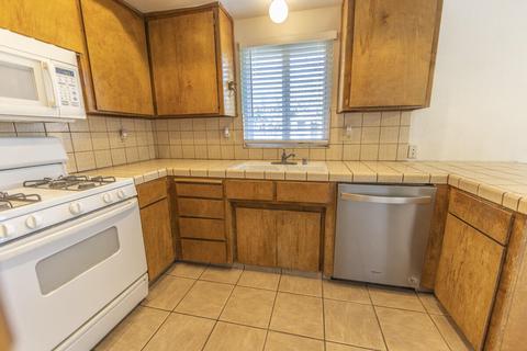 938 Murphy Dr, Lemoore, CA 93245 photo 10