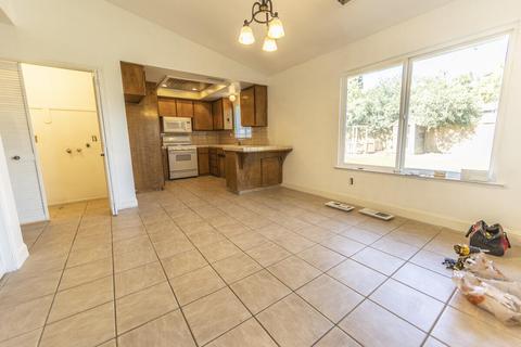 938 Murphy Dr, Lemoore, CA 93245 photo 8