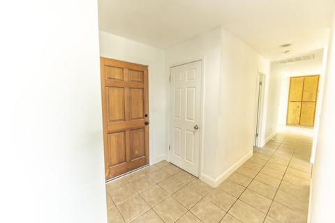 938 Murphy Dr, Lemoore, CA 93245 photo 4