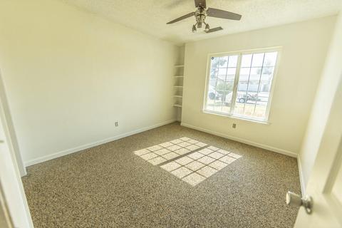 938 Murphy Dr, Lemoore, CA 93245 photo 13
