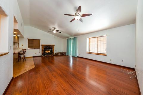 643 Mike Ln, Lemoore, CA 93245 photo 3