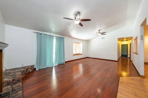 643 Mike Ln, Lemoore, CA 93245 photo 5