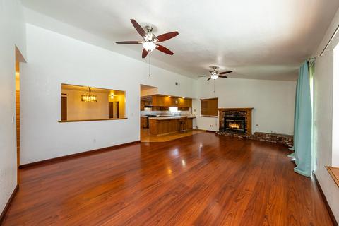 643 Mike Ln, Lemoore, CA 93245 photo 4