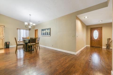 1908 S Stevenson Ct, Visalia, CA 93277 photo 7