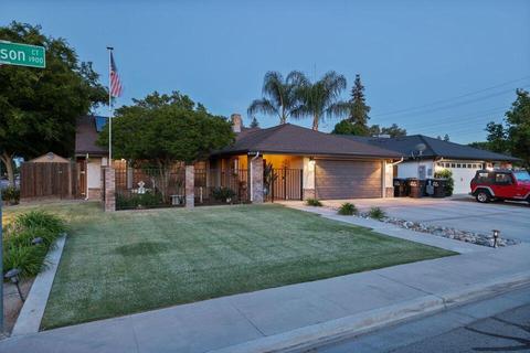 1908 S Stevenson Ct, Visalia, CA 93277 photo 2