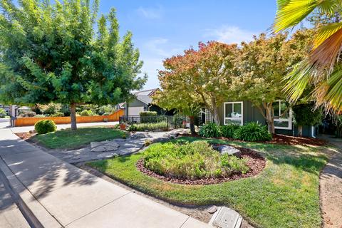 3039 S Oak Park St, Visalia, CA 93277 photo 1
