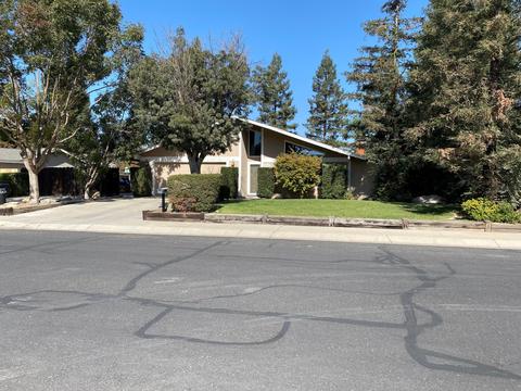 2332 E Paradise Ave, Visalia, CA 93292 photo 4