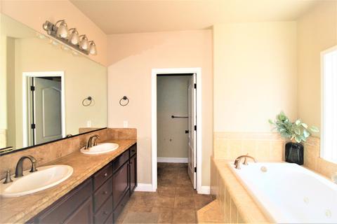 3343 E Grove Ave, Visalia, CA 93292 photo 12