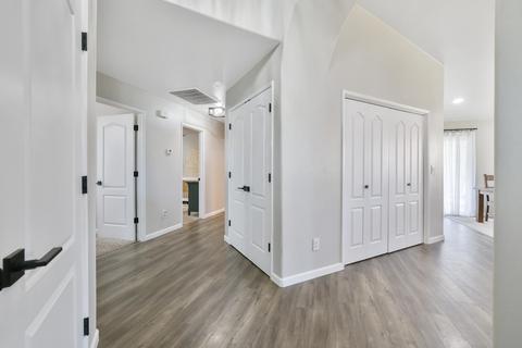 693 Crescent Ln, Lemoore, CA 93245 photo 9