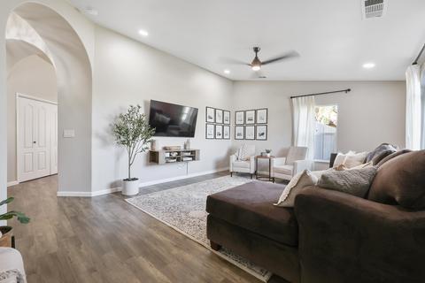693 Crescent Ln, Lemoore, CA 93245 photo 7