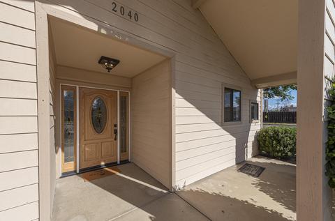 2040 E Feemster Ct, Visalia, CA 93292 photo 3