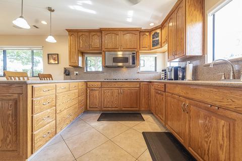 2040 E Feemster Ct, Visalia, CA 93292 photo 10