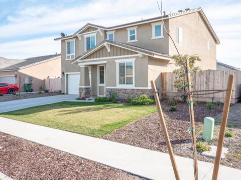 477 Granite St, Lemoore, CA 93245 photo 2