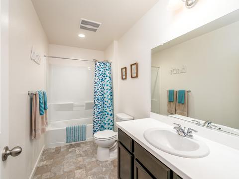 477 Granite St, Lemoore, CA 93245 photo 17