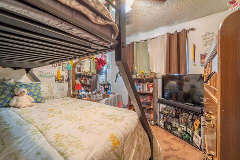240 E Berkeley Ave, Tulare, CA 93274 photo 22