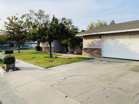 240 E Berkeley Ave, Tulare, CA 93274 photo 4