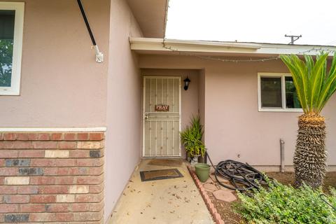 240 E Berkeley Ave, Tulare, CA 93274 photo 11