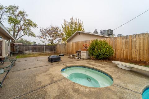 240 E Berkeley Ave, Tulare, CA 93274 photo 29