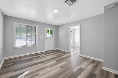 232 E Vine Ave, Visalia, CA 93291 photo 5