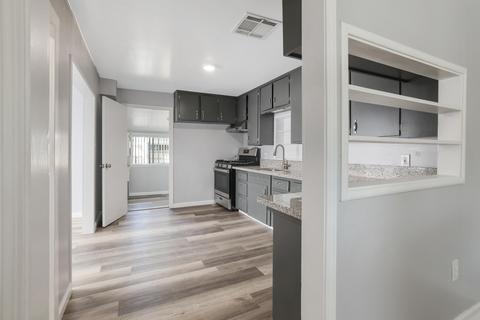232 E Vine Ave, Visalia, CA 93291 photo 8