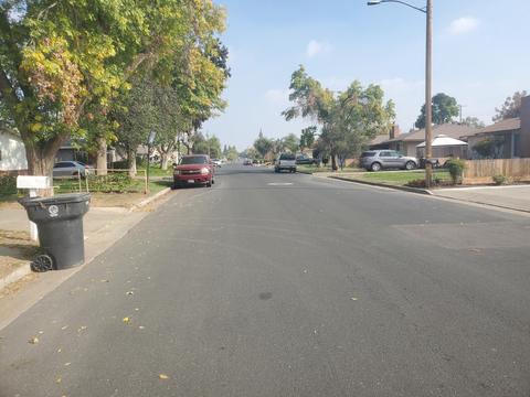 820 E Lyndale Dr, Tulare, CA 93274 photo 3