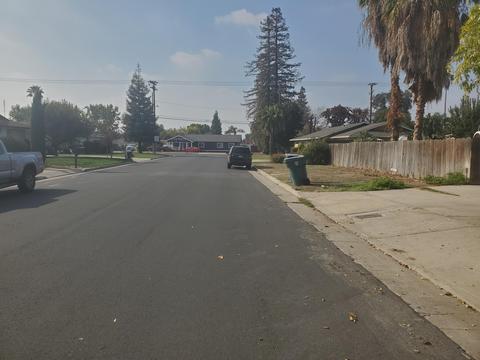 820 E Lyndale Dr, Tulare, CA 93274 photo 2