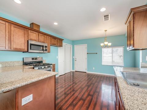 289 Champion St, Lemoore, CA 93245 photo 9
