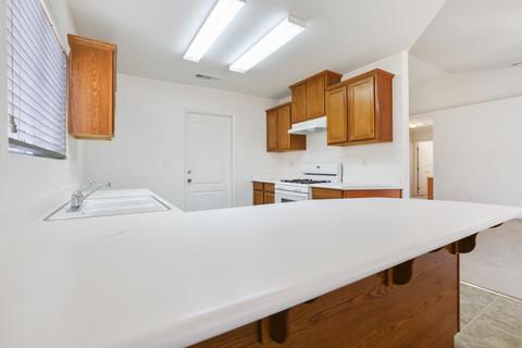 244 E Wren Ave, Visalia, CA 93291 photo 10