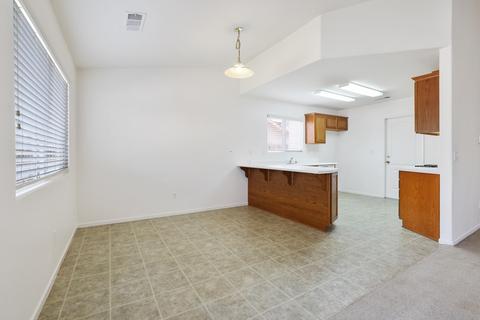 244 E Wren Ave, Visalia, CA 93291 photo 7