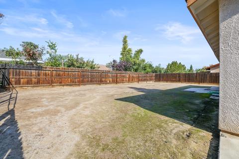 244 E Wren Ave, Visalia, CA 93291 photo 21