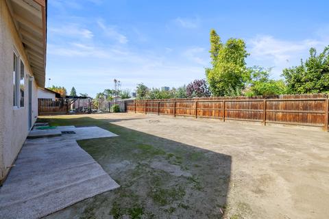 244 E Wren Ave, Visalia, CA 93291 photo 24