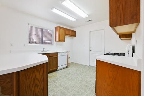 244 E Wren Ave, Visalia, CA 93291 photo 11