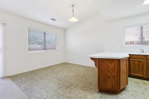 244 E Wren Ave, Visalia, CA 93291 photo 8