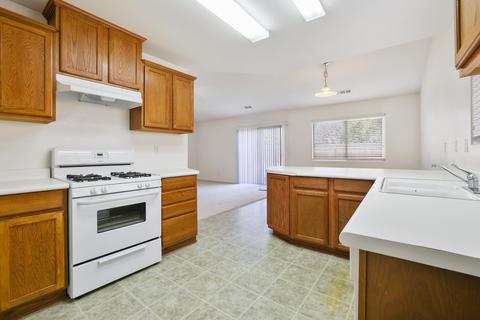244 E Wren Ave, Visalia, CA 93291 photo 12