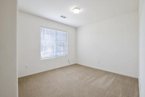 244 E Wren Ave, Visalia, CA 93291 photo 15
