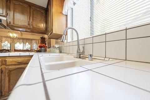 328 E Wilson Ave, Tulare, CA 93274 photo 17