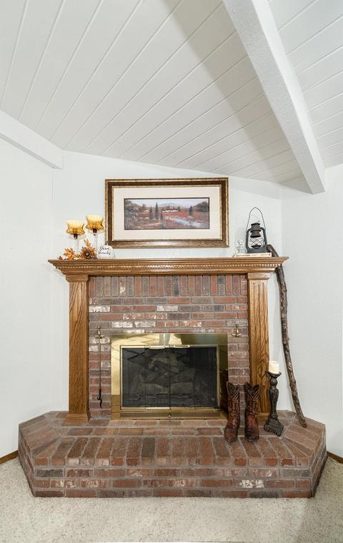 328 E Wilson Ave, Tulare, CA 93274 photo 10