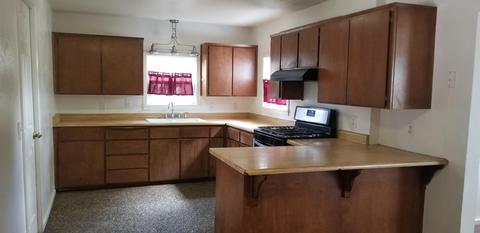 224 E 10th St, Hanford, CA 93230 photo 2