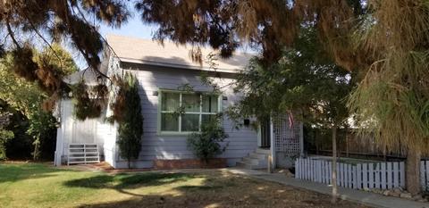 224 E 10th St, Hanford, CA 93230 photo 1