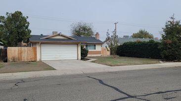 712 E Cypress Ave, Visalia, CA 93292 photo 3