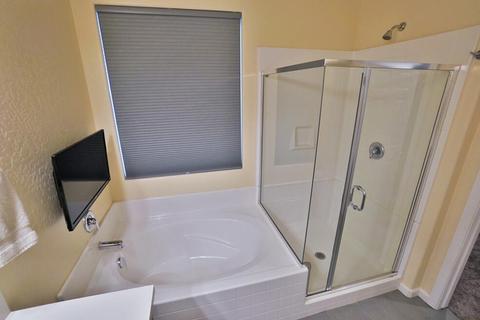 652 Daphne Ln, Lemoore, CA 93245 photo 43