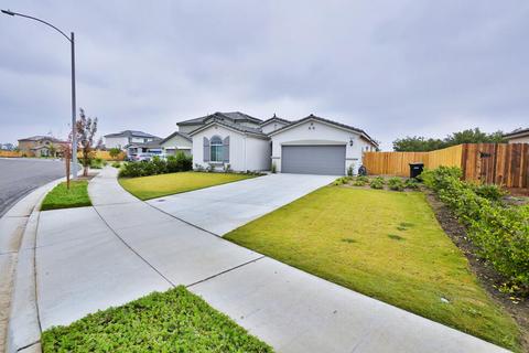 652 Daphne Ln, Lemoore, CA 93245 photo 3