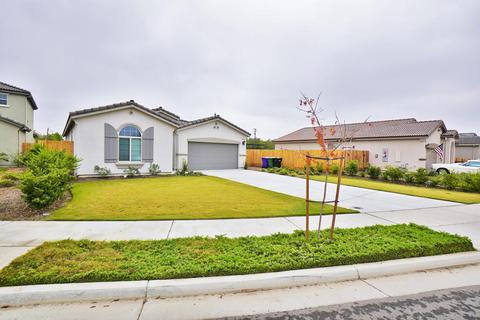 652 Daphne Ln, Lemoore, CA 93245 photo 2