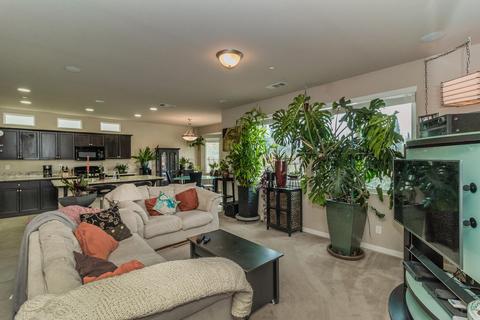 1066 Geneva Dr, Lemoore, CA 93245 photo 4