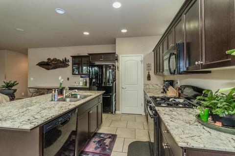 1066 Geneva Dr, Lemoore, CA 93245 photo 8