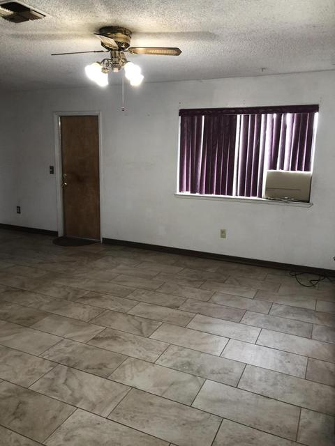 930 W Prospect Ave, Visalia, CA 93291 photo 2