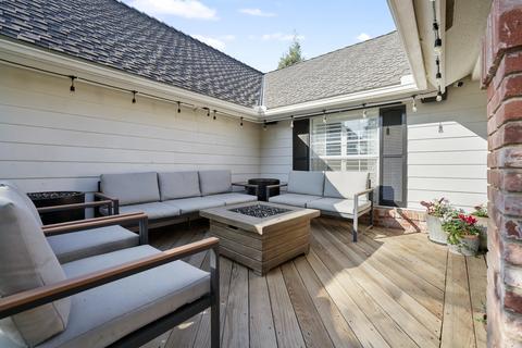 242 E Chestnut Ct, Visalia, CA 93277 photo 4