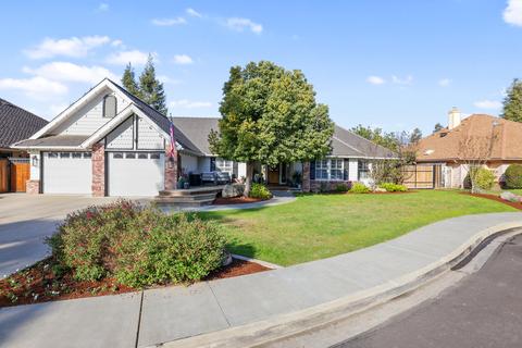 242 E Chestnut Ct, Visalia, CA 93277 photo 1